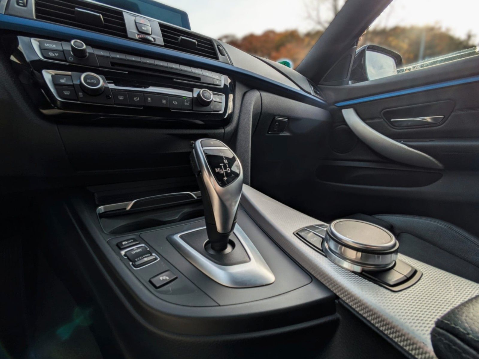 Fahrzeugabbildung BMW 420d Gran Coupe M SPORT SAG LEDER NAVI HUD LED