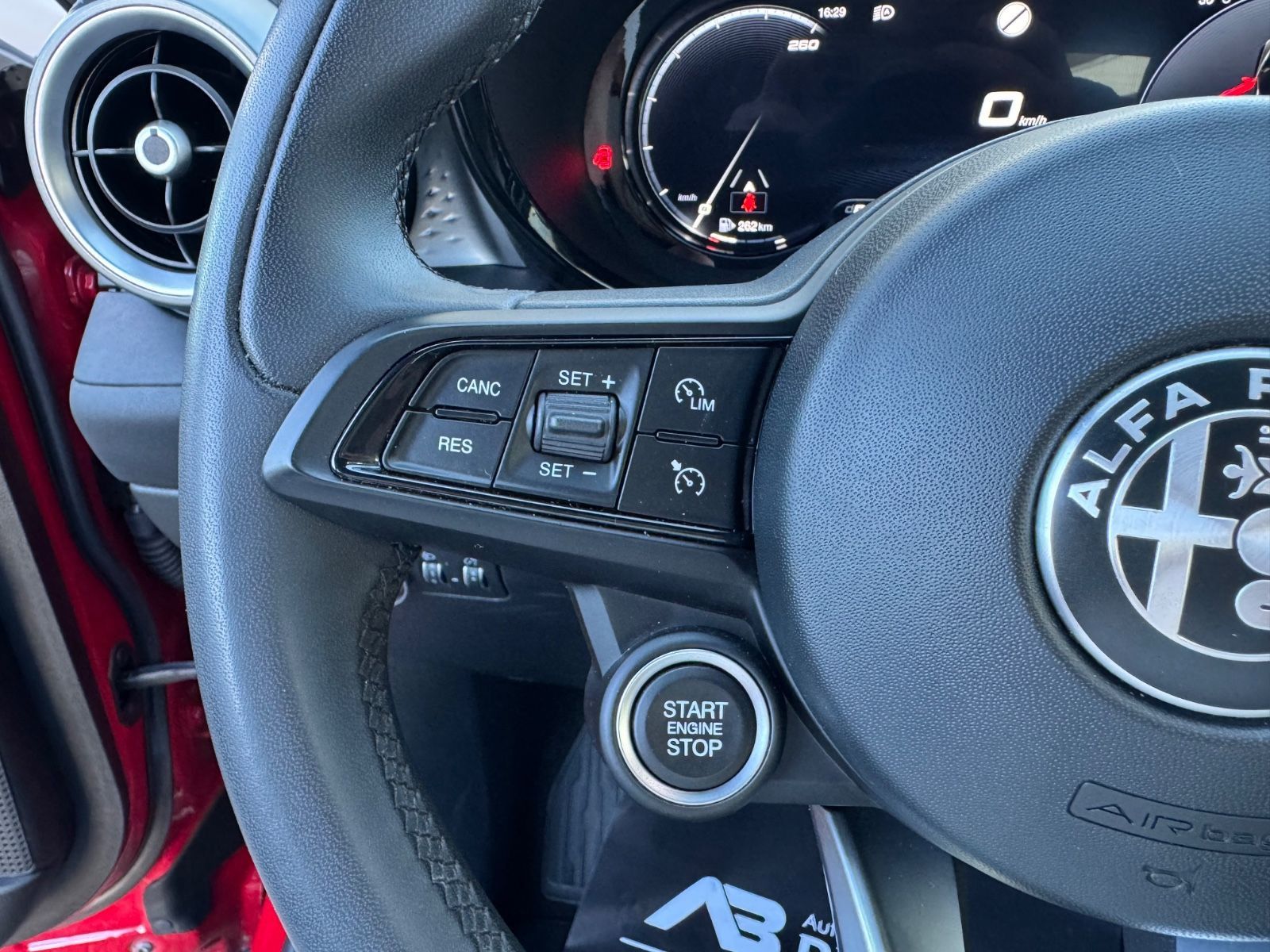 Fahrzeugabbildung Alfa Romeo Tonale Super/LED/CarPlay/PDC/Tempomat/KlimaAuto/