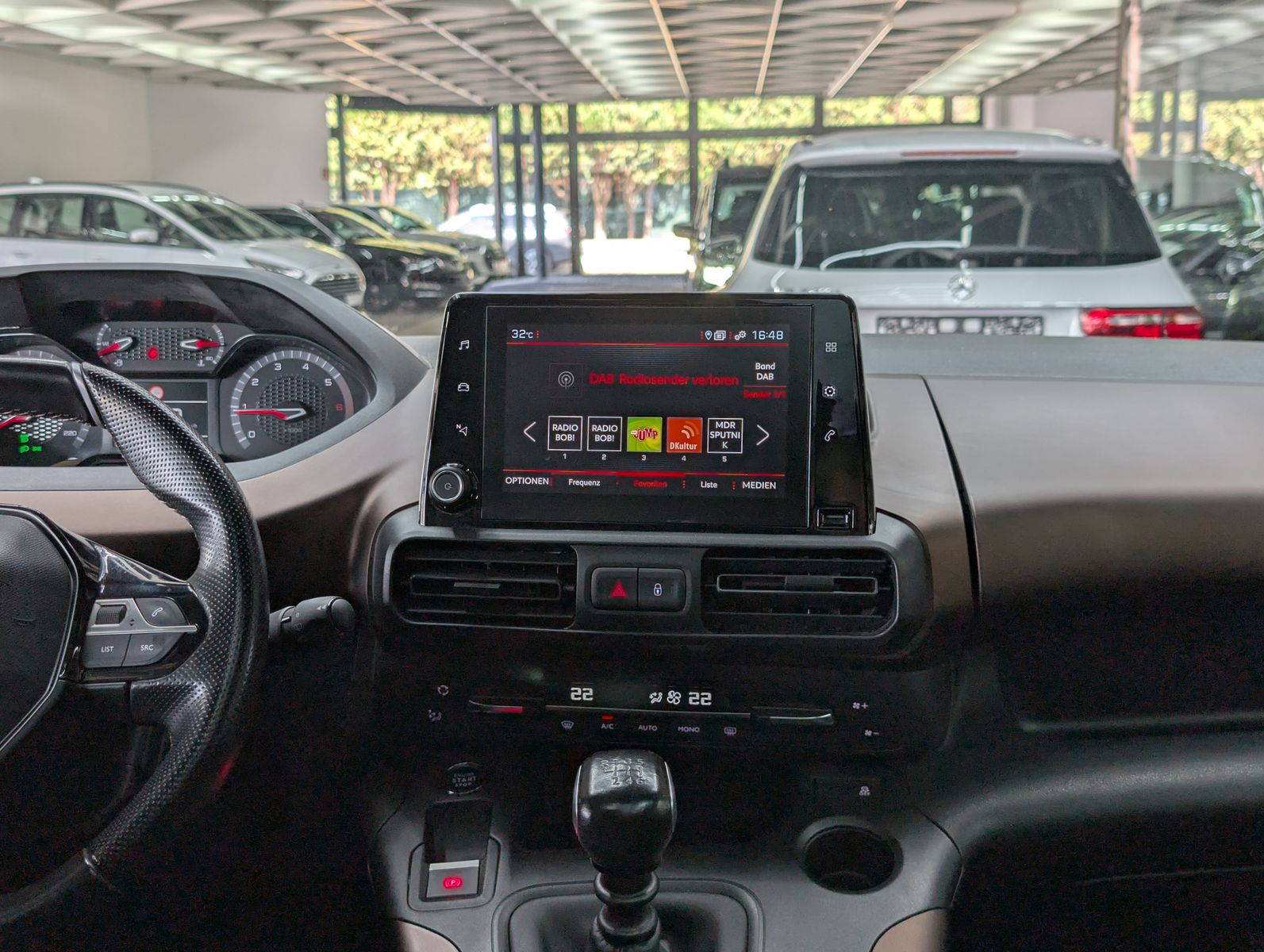 Fahrzeugabbildung Peugeot Rifter GT N1 L1 PANO XENON APP TEMP KAM ALU 17"