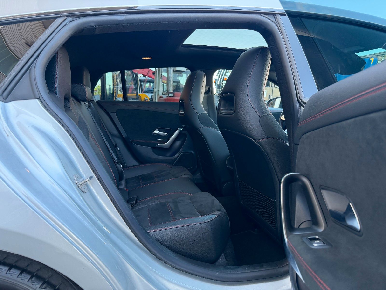 Fahrzeugabbildung Mercedes-Benz CLA 220 D SB AMG R-Kamera+Pano+DISTR+MBEAM+Ambie