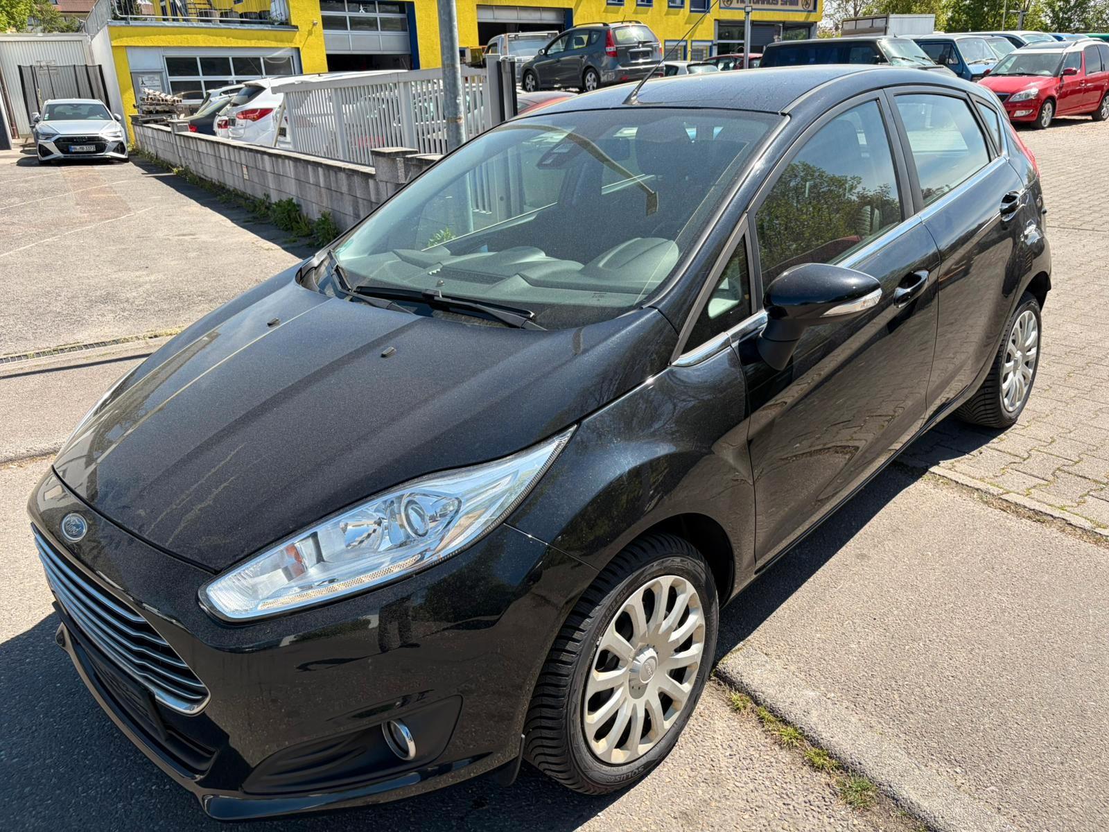 Ford Fiesta .74kW S/S Titanium.Tüv/Service Neu Zahnr-