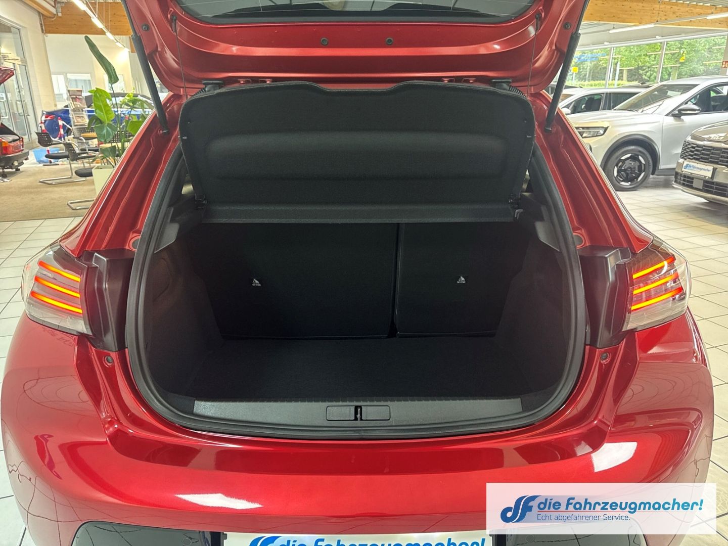 Fahrzeugabbildung Peugeot 208 Allure Digitales Cockpit LED Apple CarPlay A