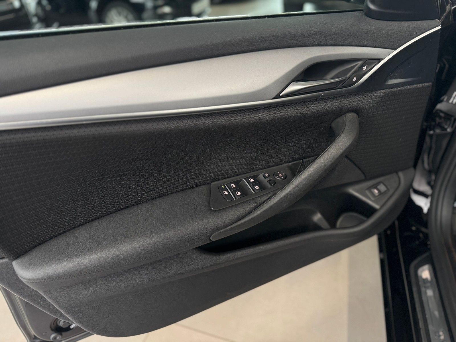 Fahrzeugabbildung BMW 520 d Touring "Business-P. Navi Connected Plus"