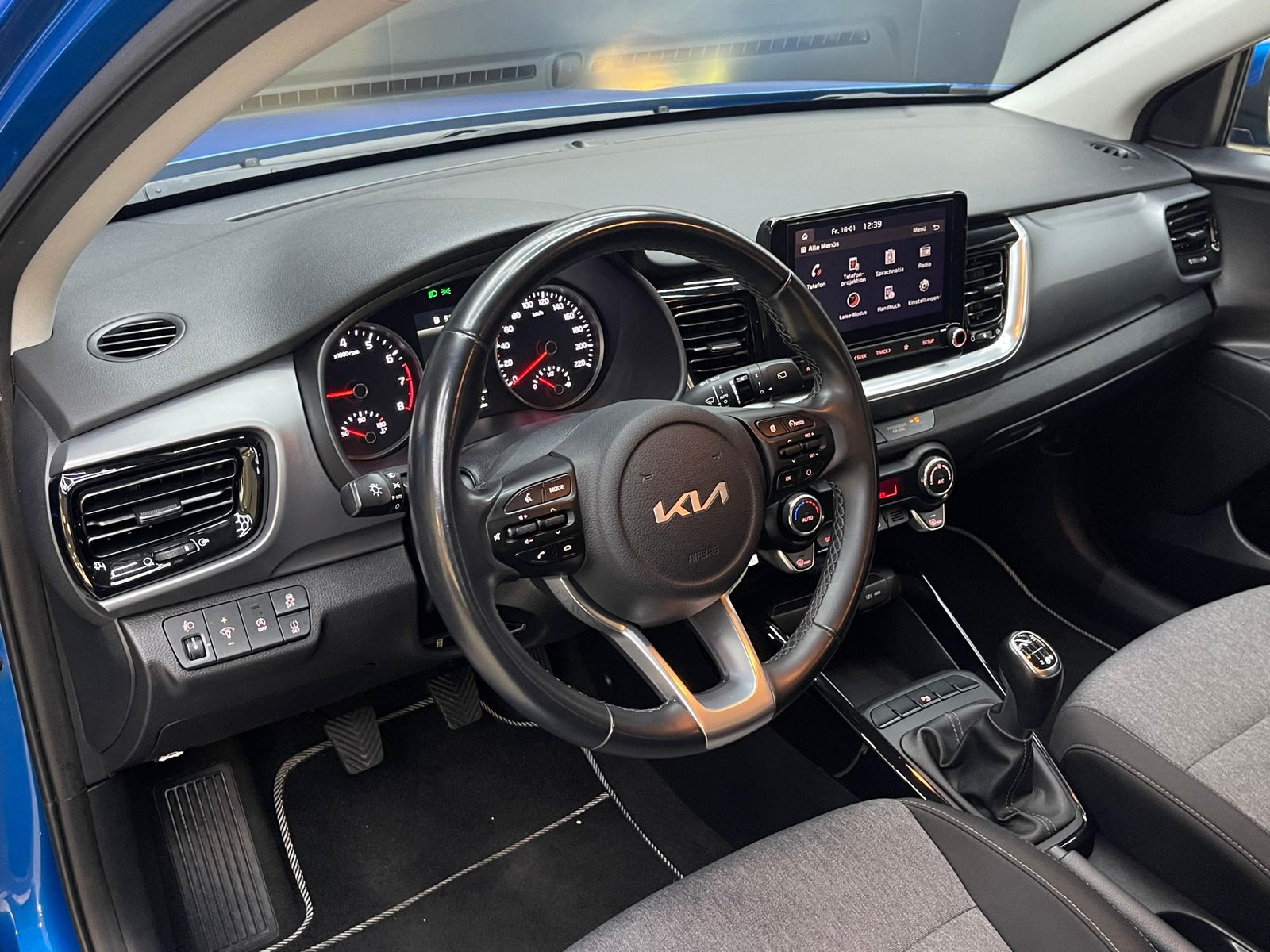 Fahrzeugabbildung Kia Stonic 1.0 T-GDI NAVI+KAM+PDC+MFL+TEMP+APPLE+DAB