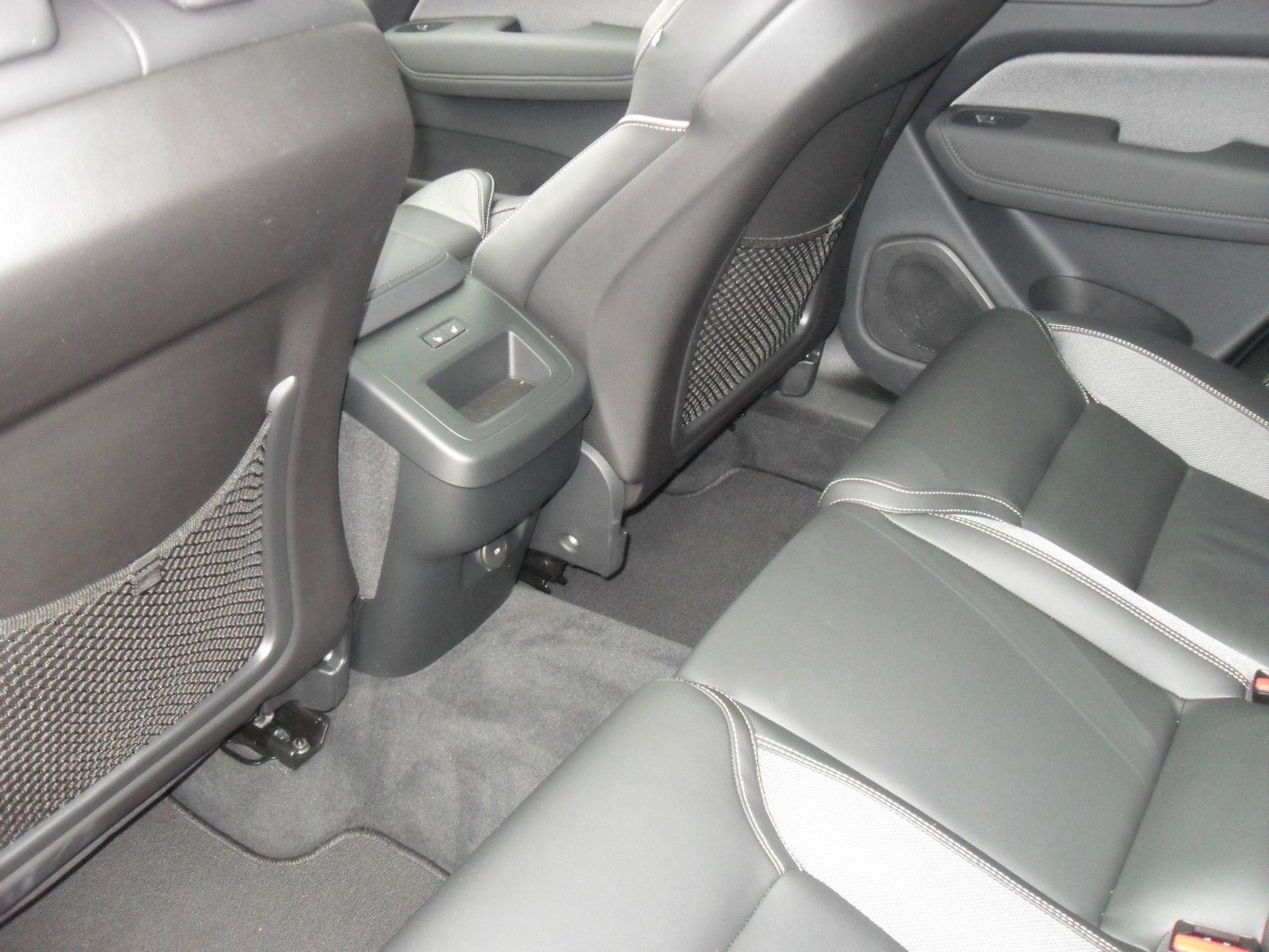 Fahrzeugabbildung Volvo XC 60 B5 Plus Black Edition AWD