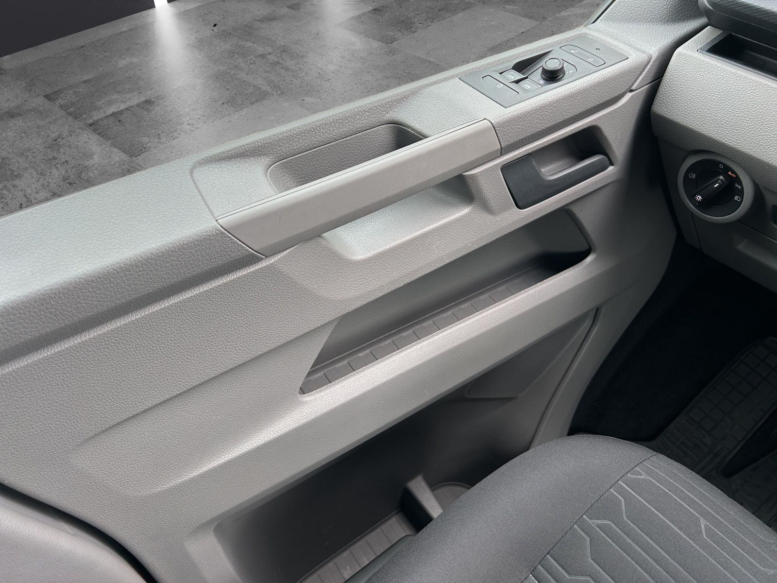 Fahrzeugabbildung Volkswagen T6 Caravelle T6.1 Comfortline DSG LED NAVI