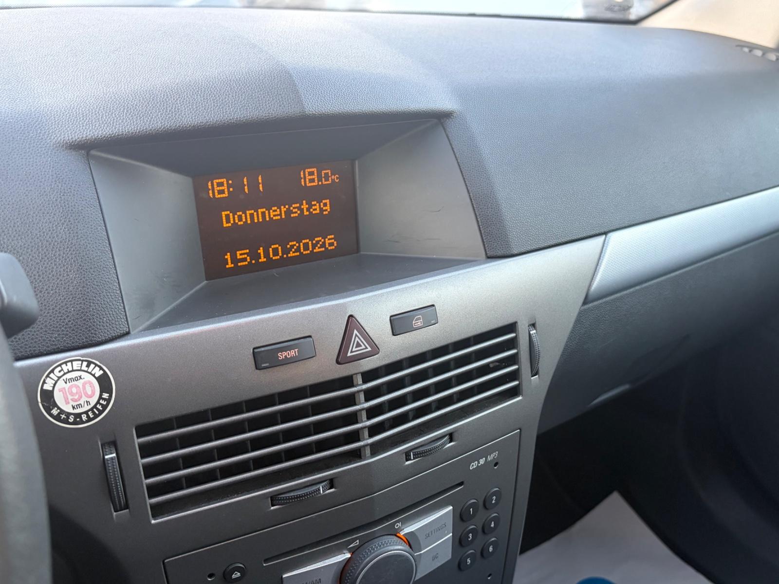 Opel Astra 2004 — photo 16