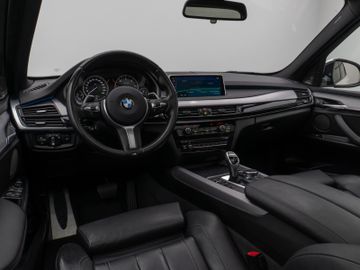 Fahrzeugabbildung BMW X5 xD40d M Sport Kamera Panorama HUD DAB H/K AHK
