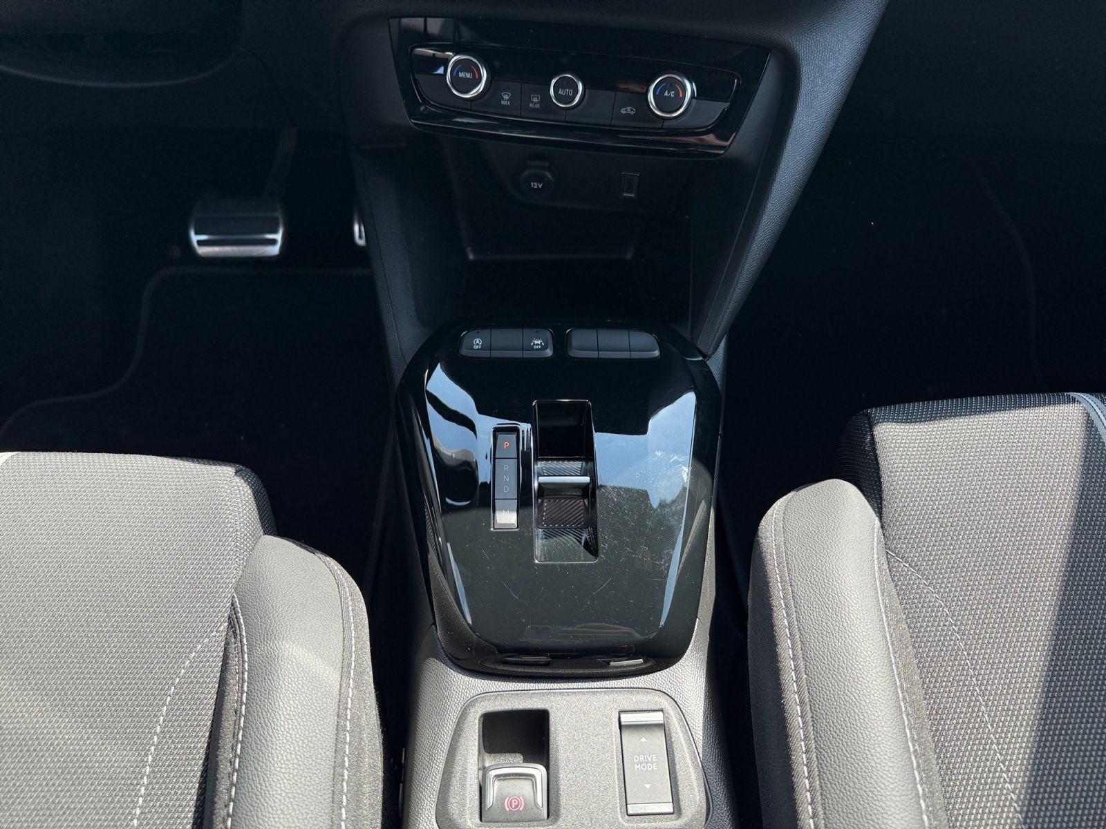 Fahrzeugabbildung Opel Corsa F 1.2 Turbo GS PANO RFK IntelliLux