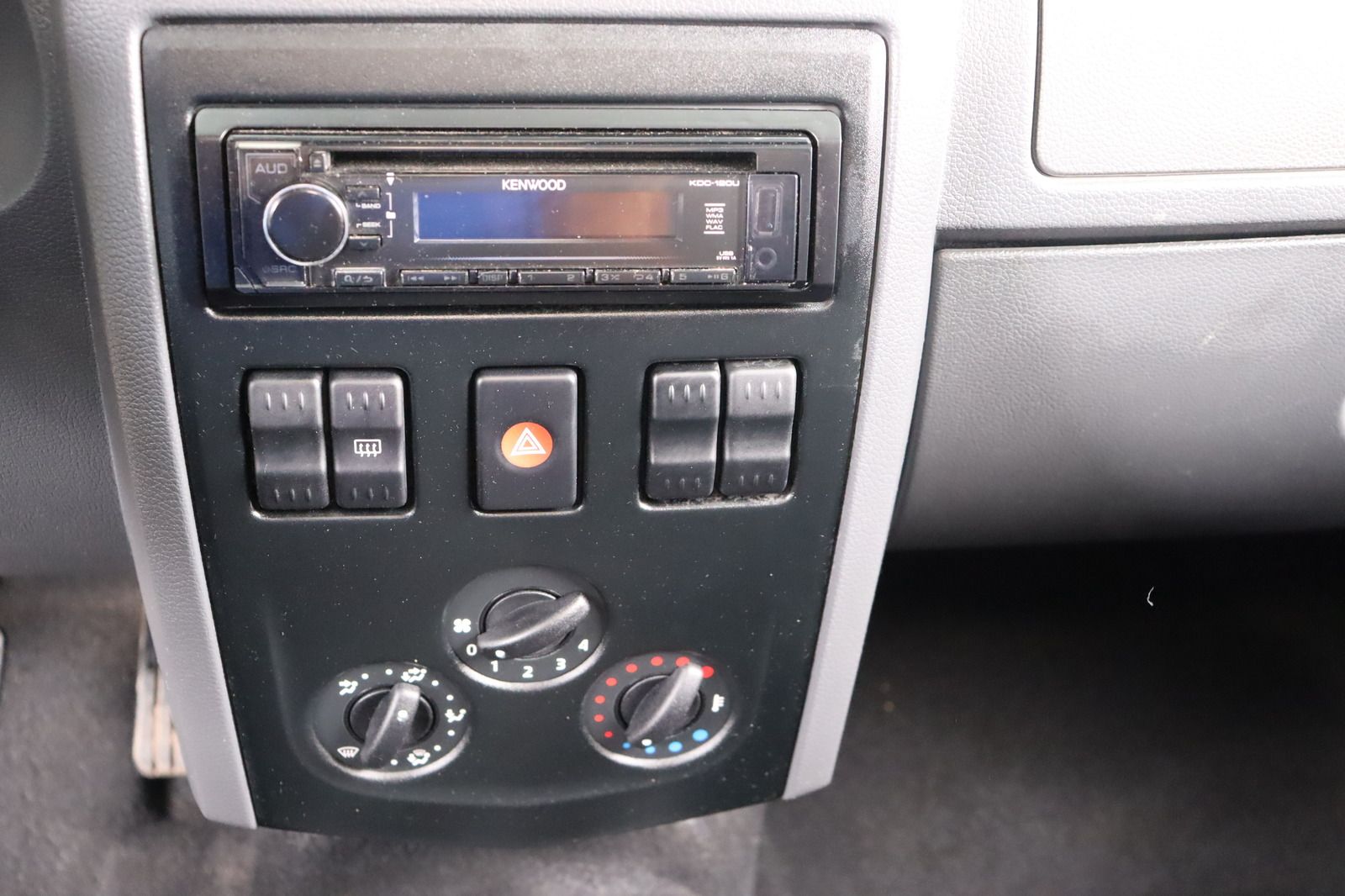 Fahrzeugabbildung Dacia Logan 1.4 MPI * PDC * 8-fach