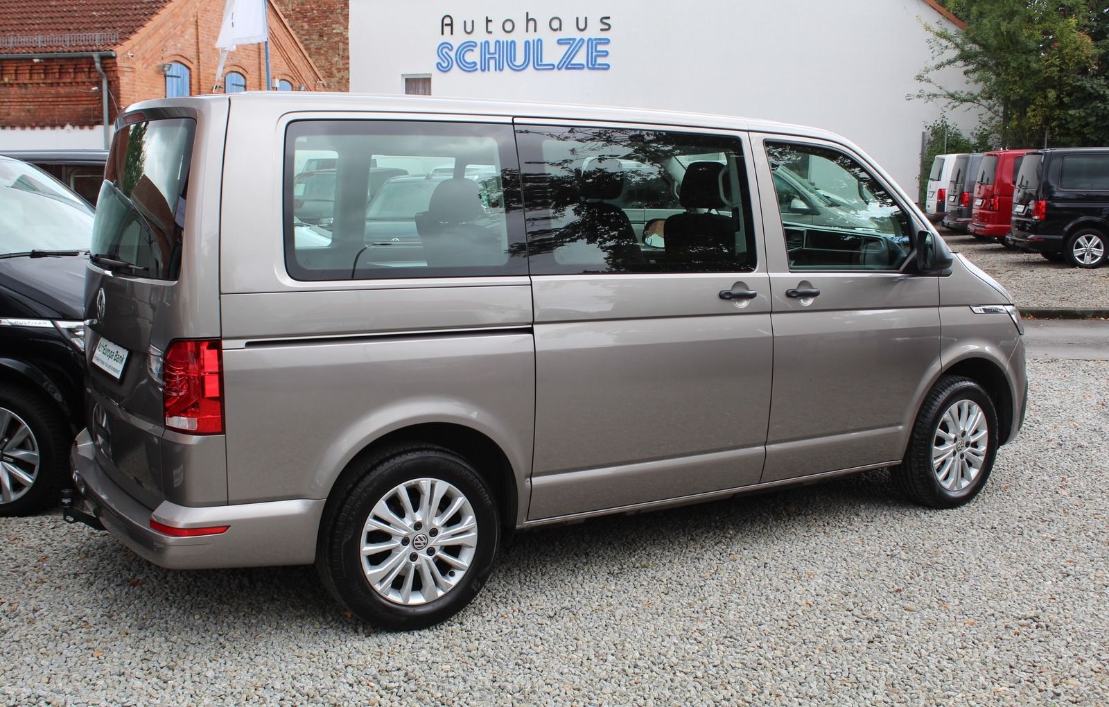 Volkswagen T6.1 Multivan 150PS DSG Navi AHK PDC 7-Sitzer foto 3