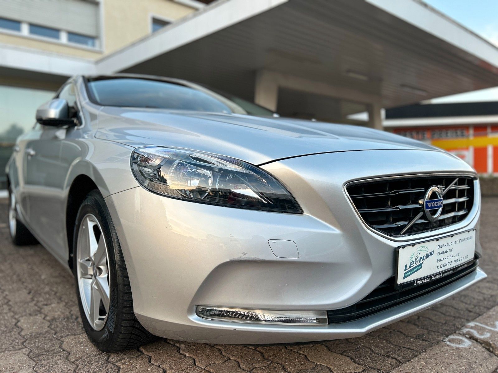 Volvo V40 1,6 Ltr. Aut. Navi Klima Alu Pdc Tüv NEU