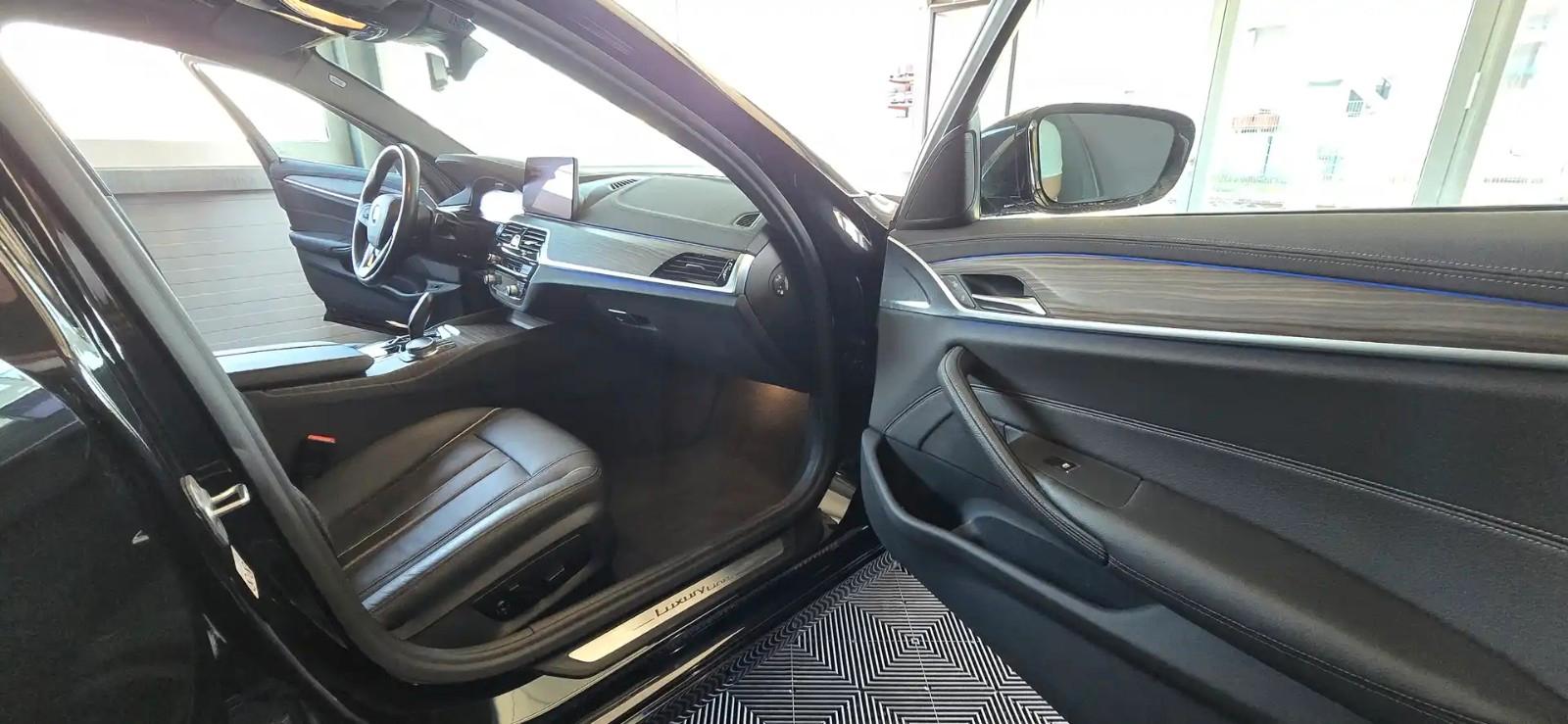 BMW 530 d xDrive Luxury Line/Garantie 05.28/Pano/AHK
