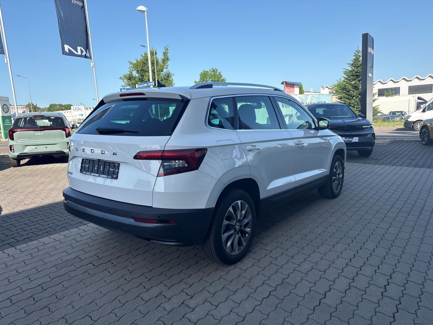 Fahrzeugabbildung SKODA Karoq Clever AHK BeheizbareWSS KLIMA ElekHeckkla