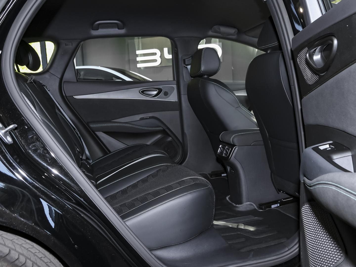 BYD SEAL 6