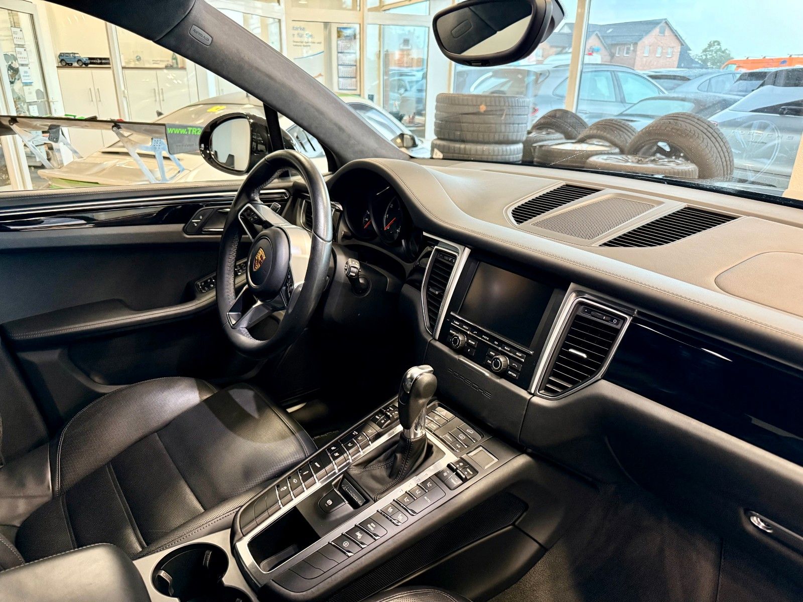 Fahrzeugabbildung Porsche Macan Turbo Luftfederung/AHK/Keyless/ACC