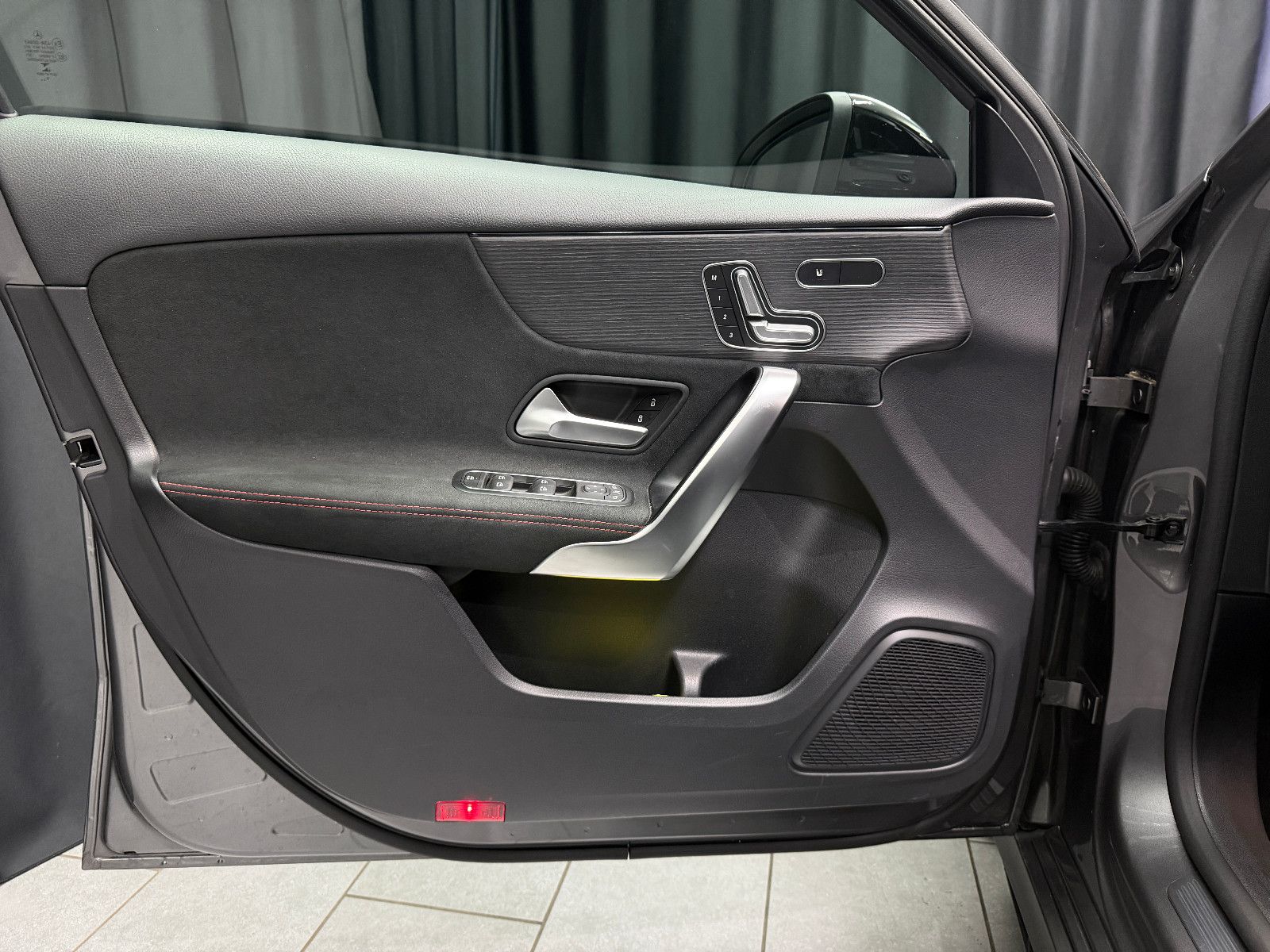 Fahrzeugabbildung Mercedes-Benz A 250 4Matic|AMG-LINE|360°|STDHZG