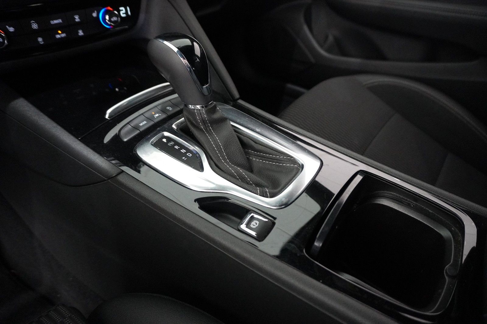 Fahrzeugabbildung Opel Insignia B ST 2.0T ELEGANCE NAVI/LED/VIRT/SH/DAB