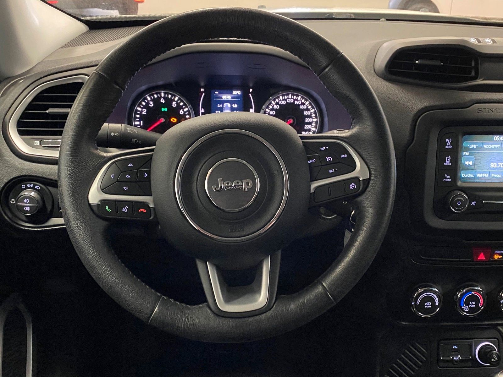 Fahrzeugabbildung Jeep Renegade 1.6 Longitude+KLIMA+ALLWETTER+GARANTIE+