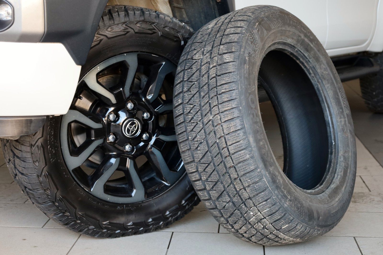 Fahrzeugabbildung Toyota Hilux 2.8 D-4D 4x4 Invincible Sport,ACC,Rollo el