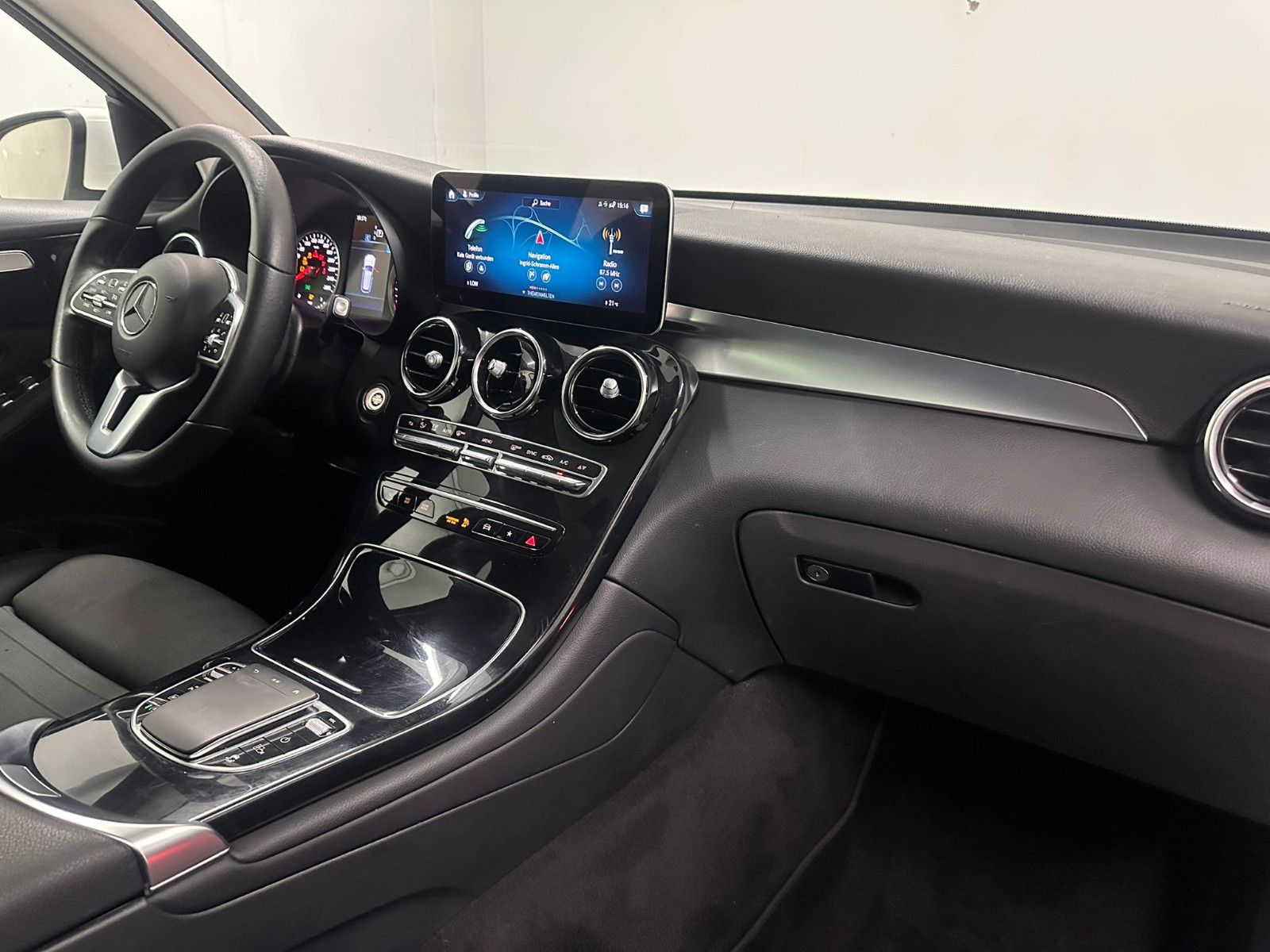 Fahrzeugabbildung Mercedes-Benz GLC 200 d 4MATIC Autom.*PANORAMA*CARPLAY*