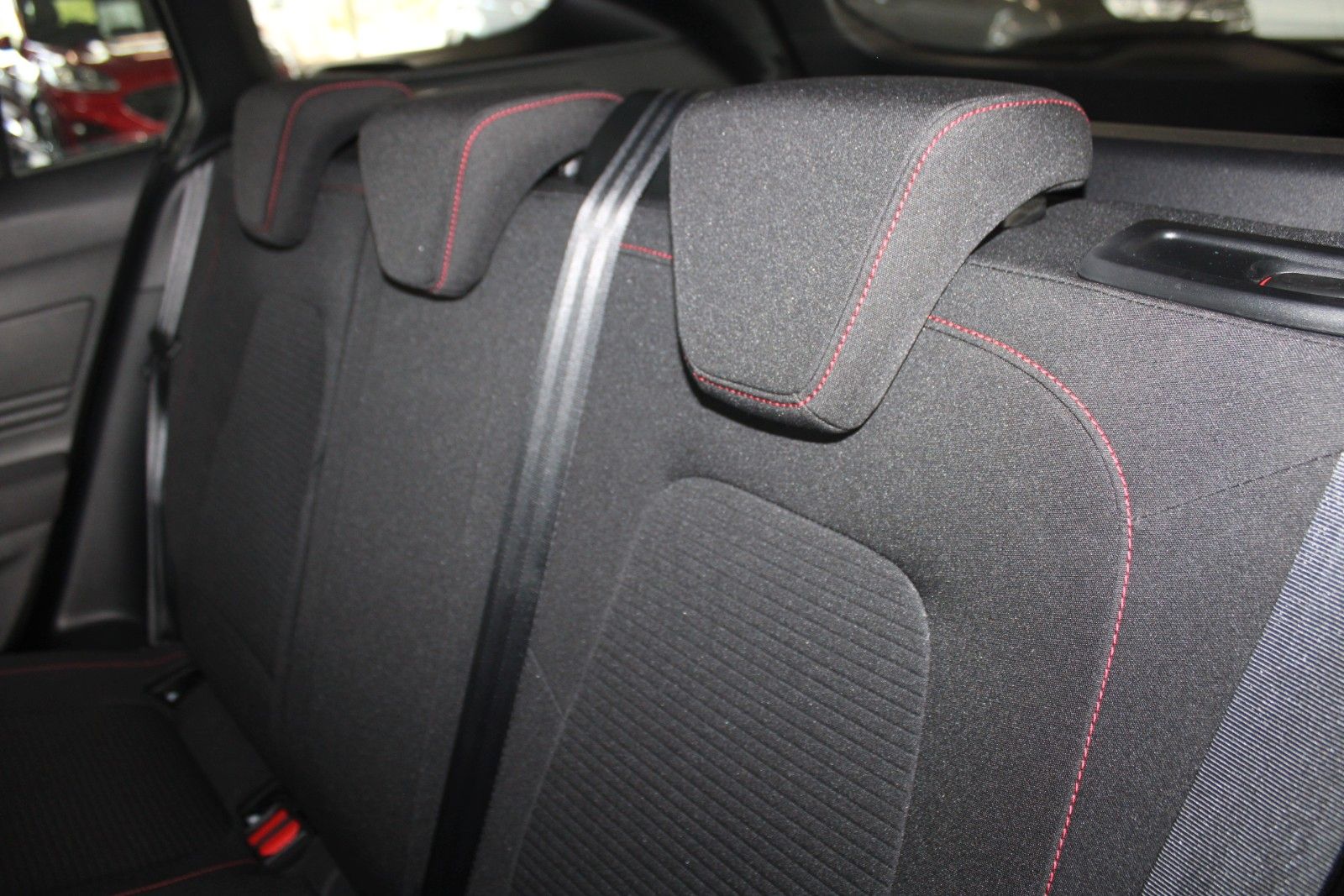 Fahrzeugabbildung Ford Focus ST-Line Aut. LED AHK ACC B&O WinterPak uvm