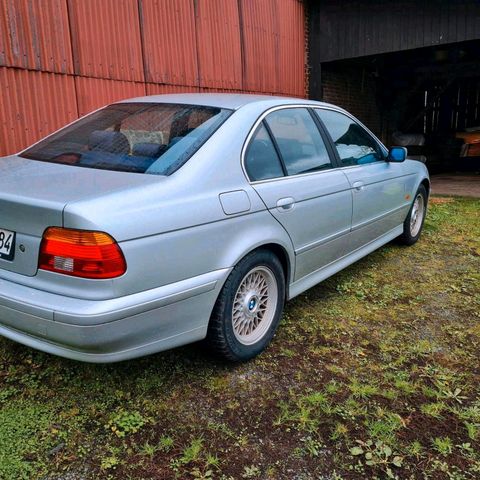 BMW E39 520i