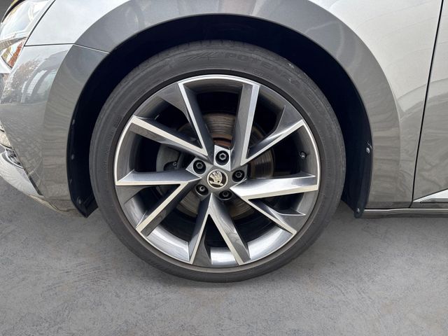 Superb Combi 2.0TDI Sportline 4x4 KAM+NAVI+ACC