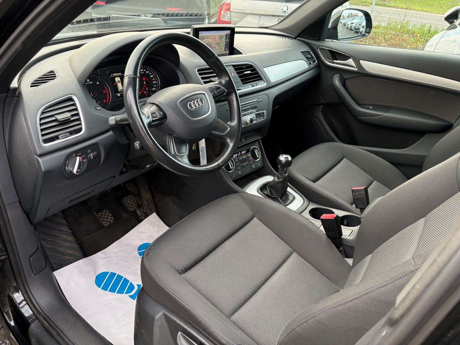 Fahrzeugabbildung Audi Q3 2.0 TDI basis Navi Xenon Tempomat SPORTFWK