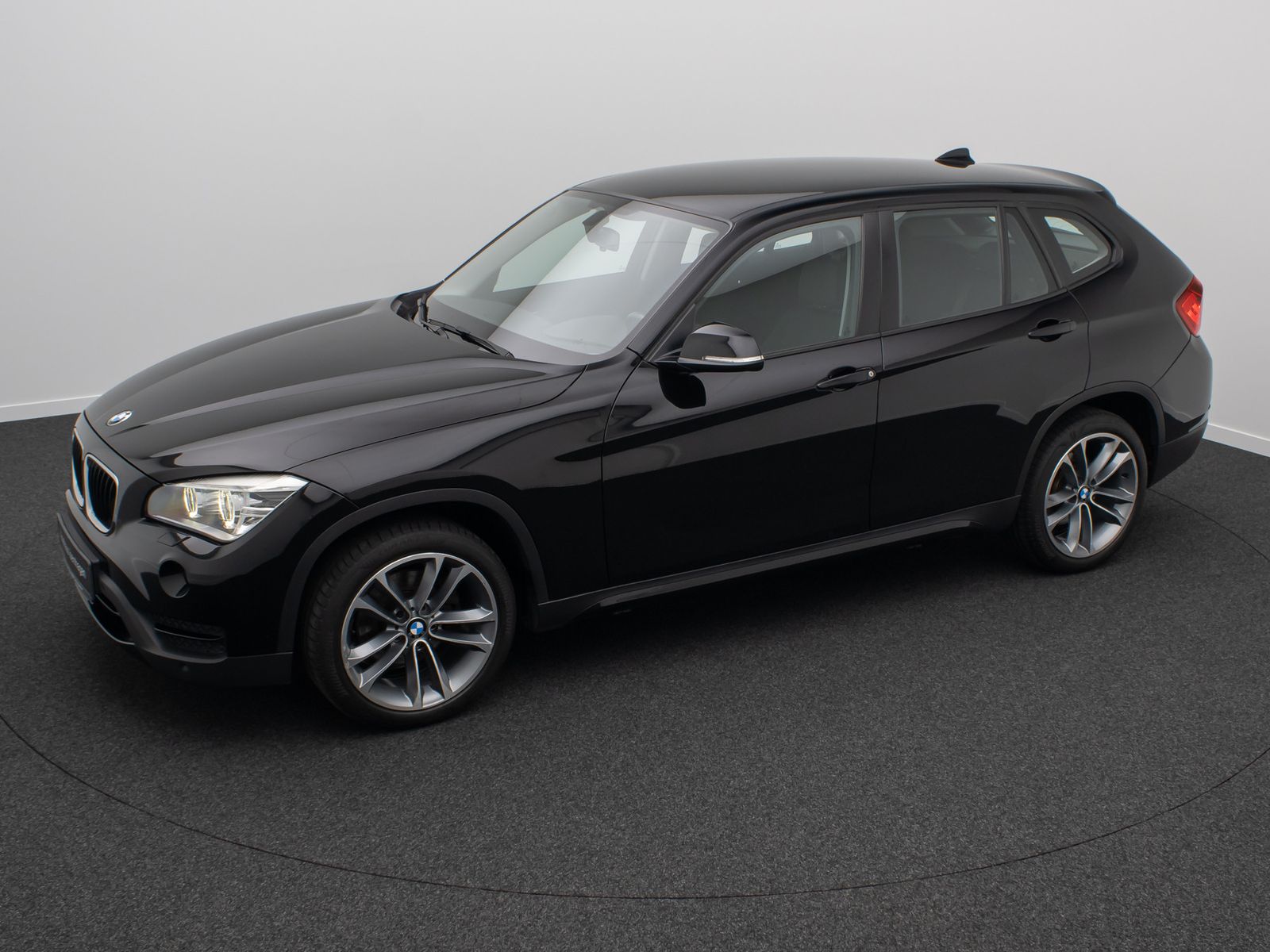 Fahrzeugabbildung BMW X1 sD18i Sport Line Xenon PDC NaviBusiness 18"