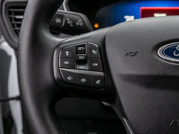Ford Kuga 2.5 Plug-In Hybrid Titanium X Einparkassi.