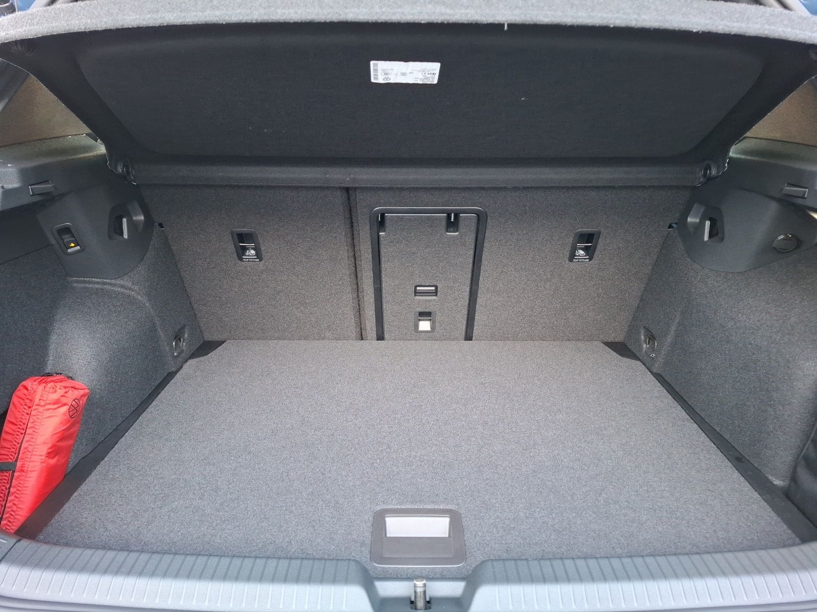 Fahrzeugabbildung Volkswagen Golf VIII eTSI Edition-50 DSG LEDplus AHK Navi P