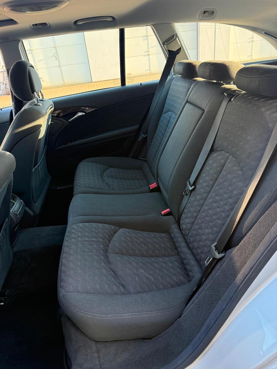 Mercedes-Benz E220 2005 — photo 13