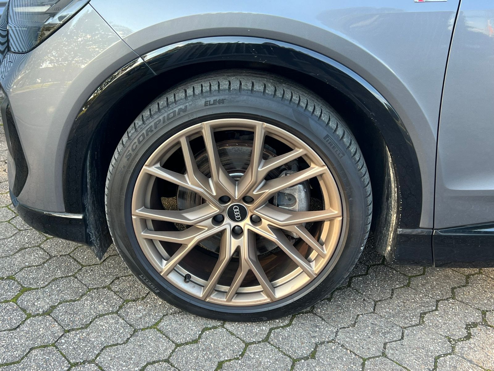 Fahrzeugabbildung Audi Q4 e-tron 50  Edition One S-Line Matrix Sonos