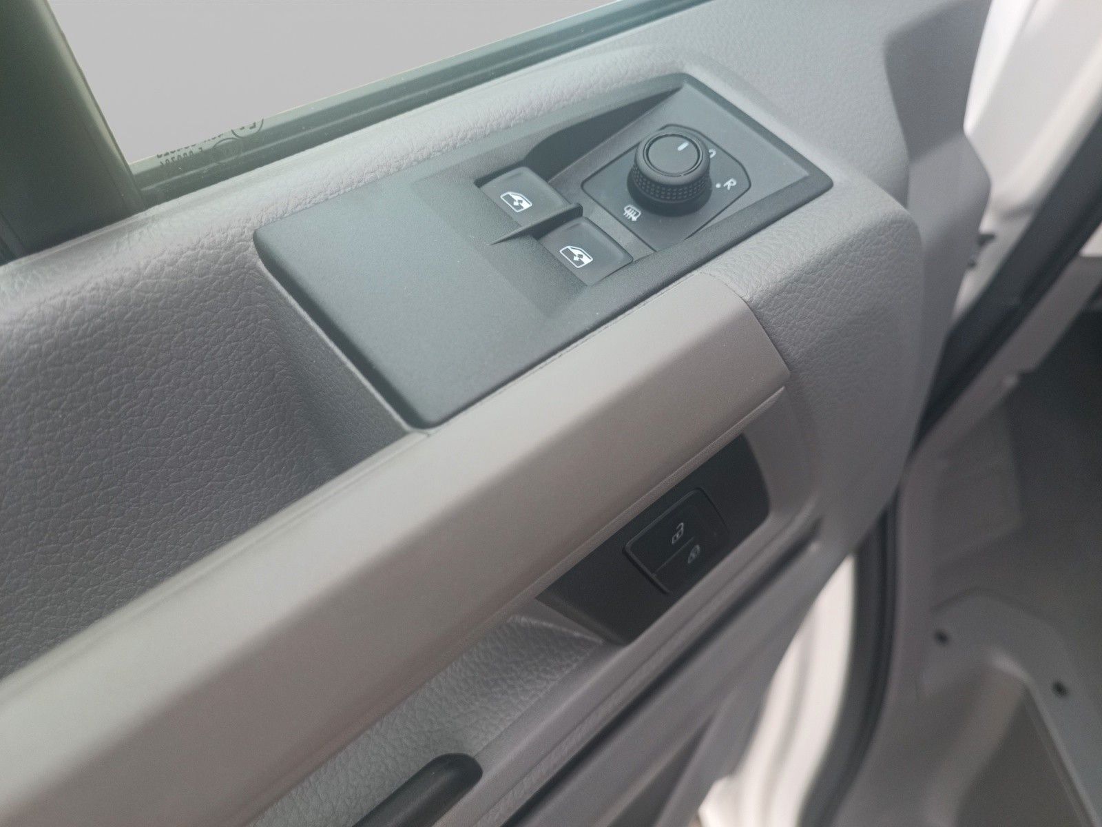 Fahrzeugabbildung Volkswagen Crafter 35 TDI 4MOTION Aut *7Sitze*DIFF*AHZV*RFK