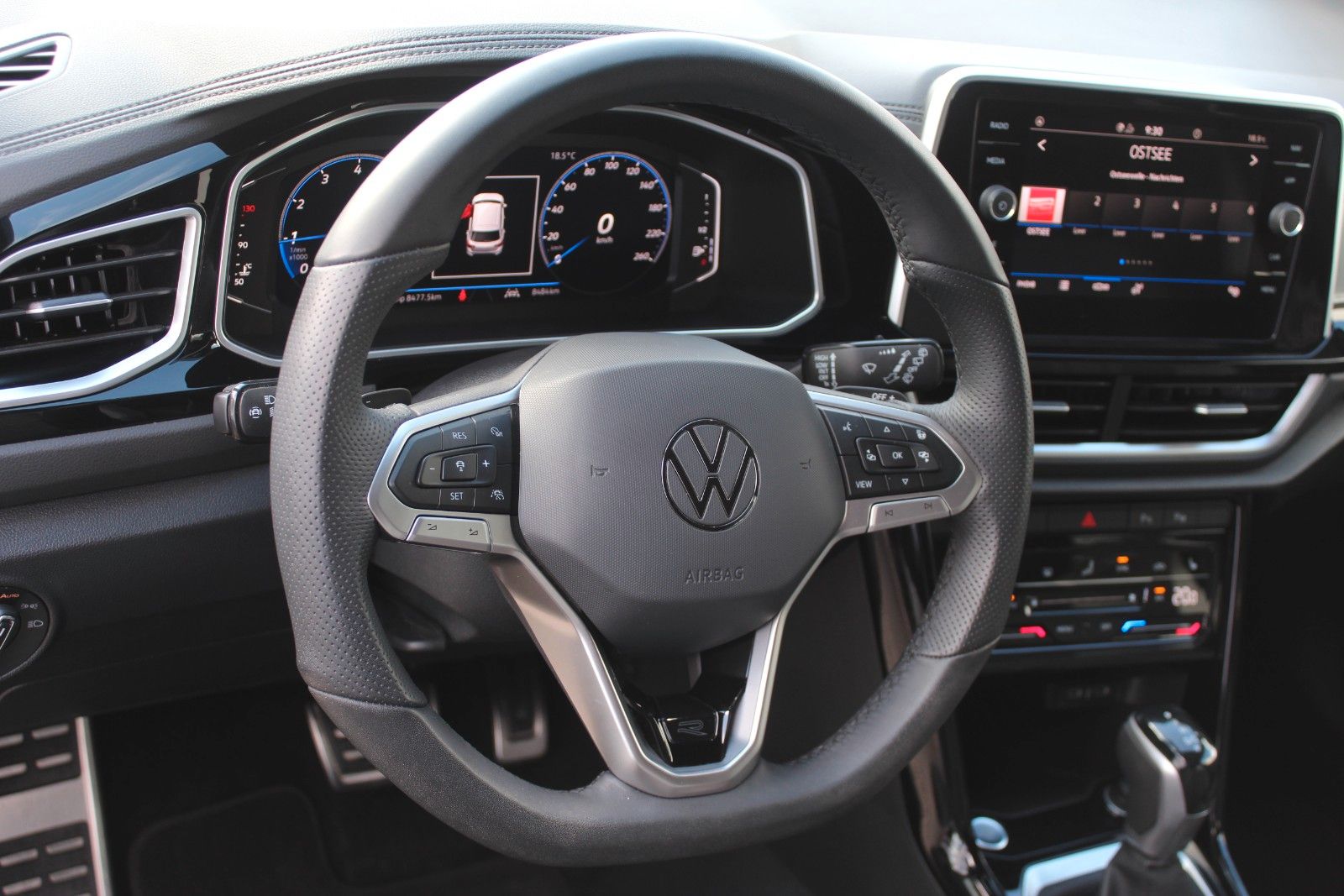 Volkswagen T-Roc R-Line 1.5 TSI DSG AHZ Easy Open Kamera Si foto 4