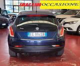 Lancia Delta 1.9 MJT Twinturbo DPF Oro - blaue Lancia Delta