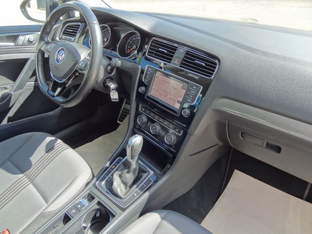 Fahrzeugabbildung Volkswagen Golf VII Lim. Allstar/DSG/Xenon/Navi/2.Hd/150PS/