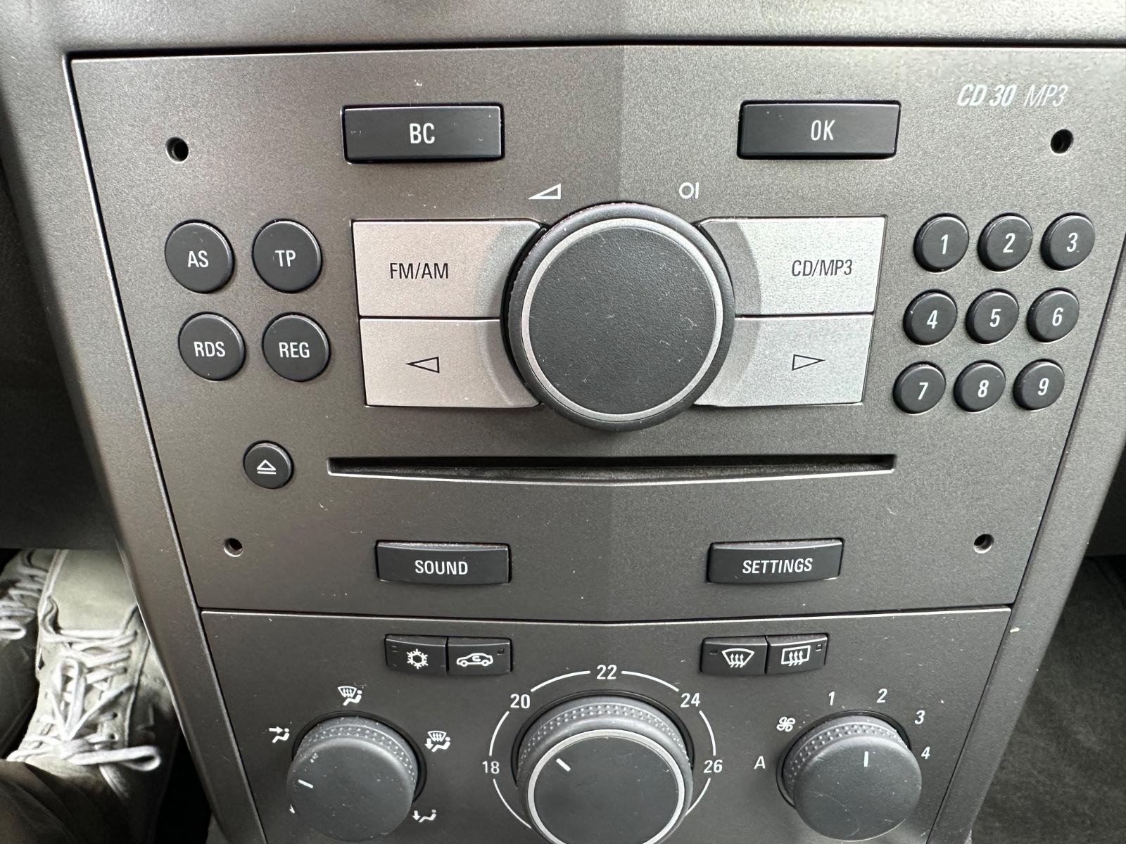 Opel Astra 2006 — photo 14