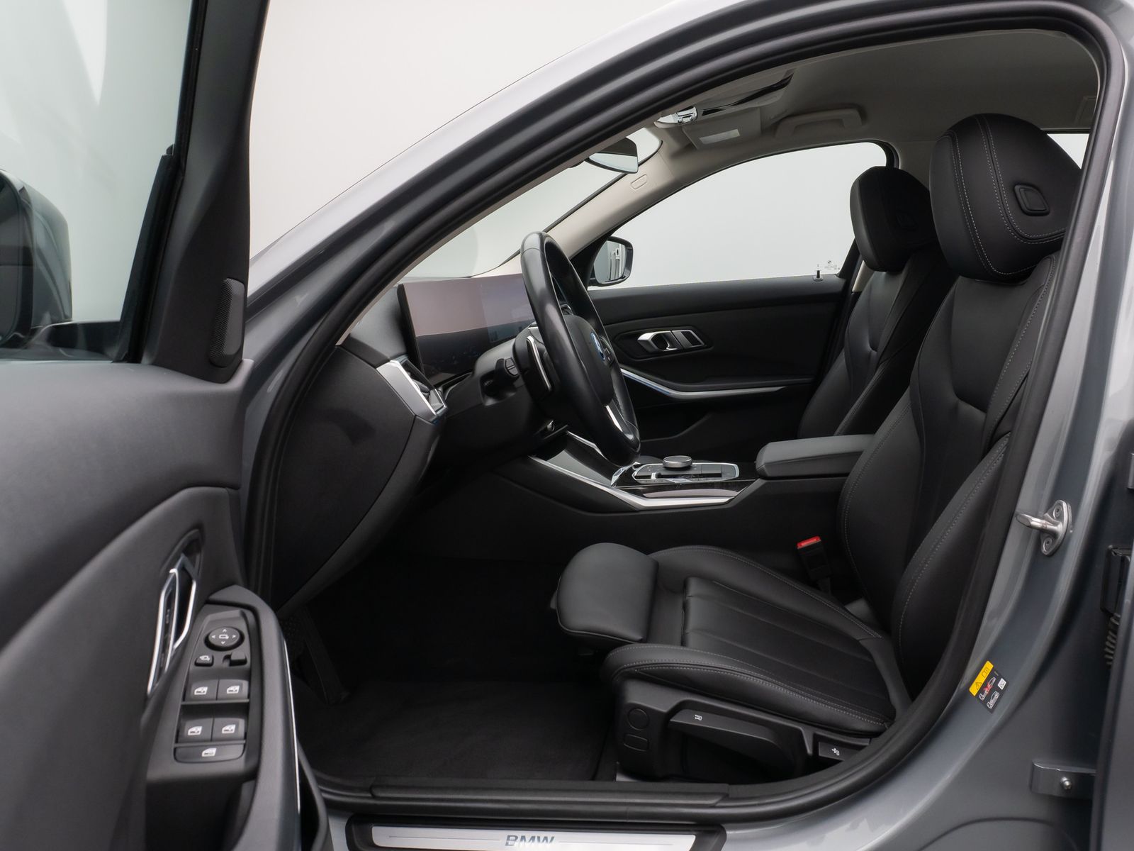 Fahrzeugabbildung BMW 320e Kamera DAB HiFi Sport Leder WidscreenDispl