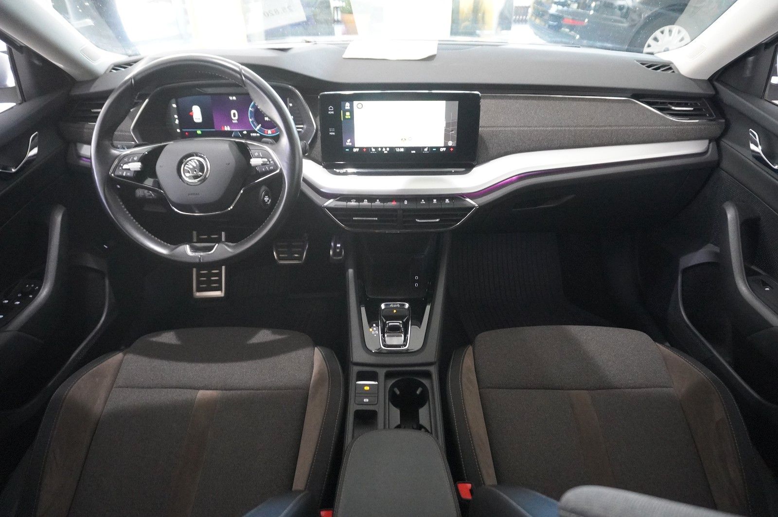 Fahrzeugabbildung SKODA Octavia 2.0D SCOUT 4X4 DSG NAVI/LED/KAMERA/AHK