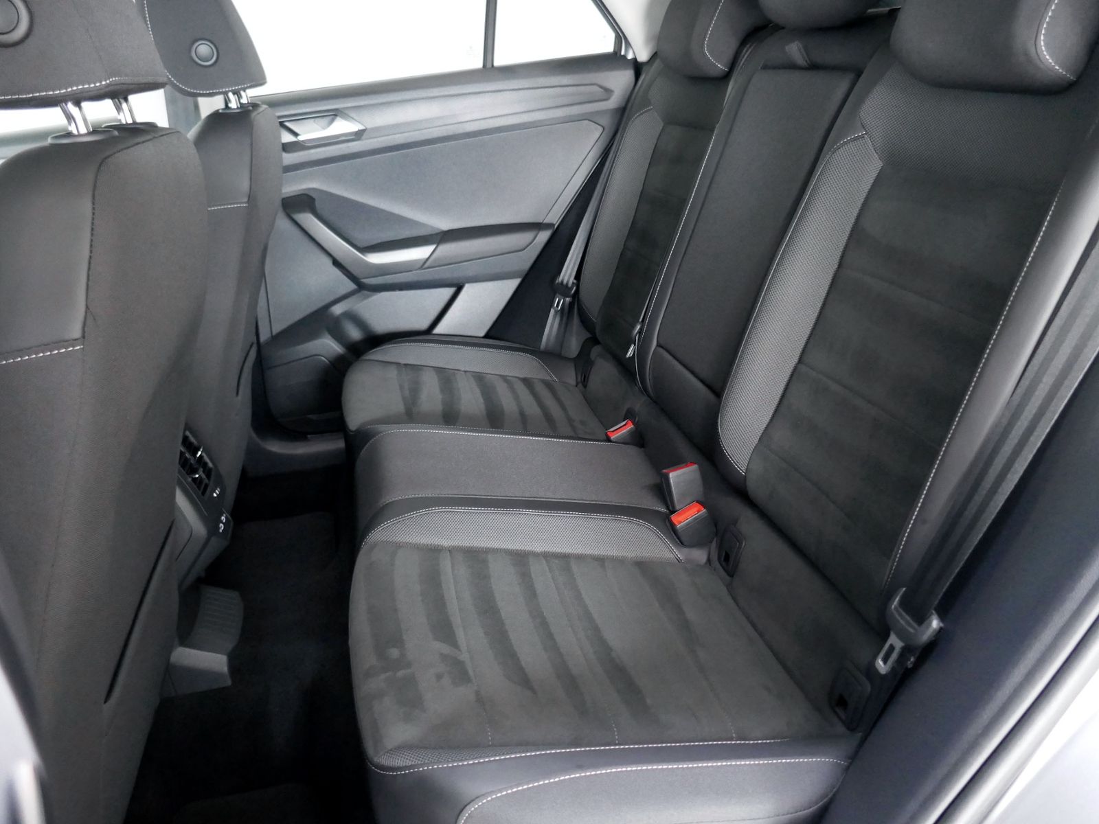 Fahrzeugabbildung Volkswagen T-Roc Style 2.0 TDI DSG | LED AHK RFK ACC Navi