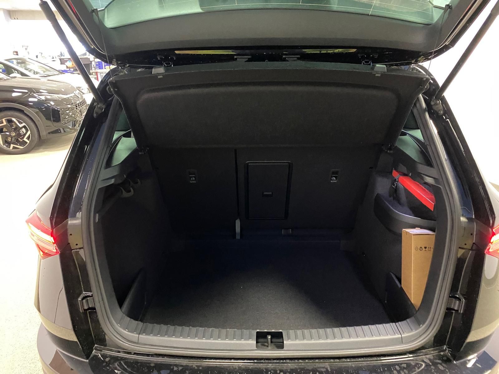 Fahrzeugabbildung SKODA Karoq 1.5 TSI SPORTLINE+MATRIX+ACC+AHK+APP+RFK++