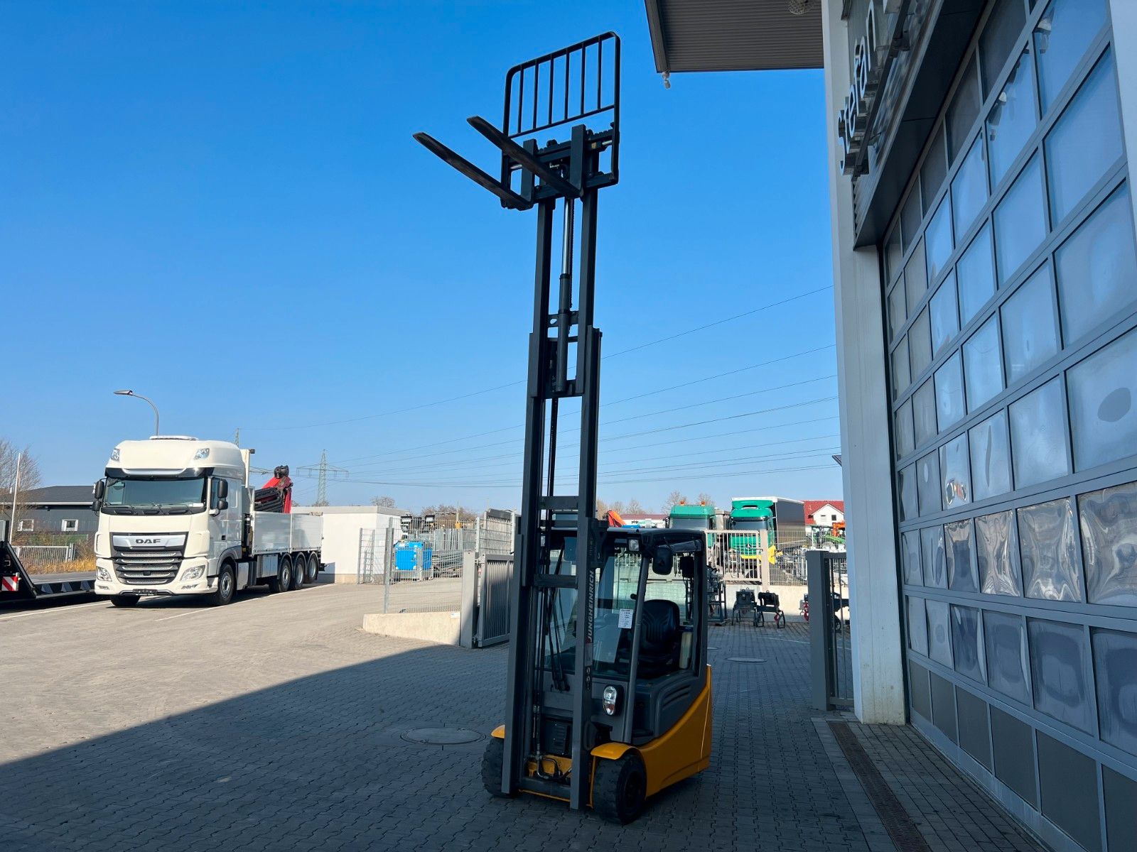 Fahrzeugabbildung Jungheinrich EFG 218 / Triplex 4.30m / SS / nur 1.738h
