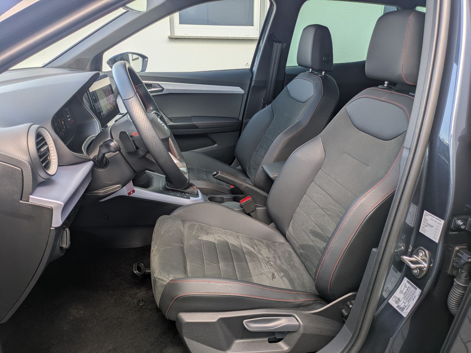 Fahrzeugabbildung SEAT Arona 1.0 TSI FR DSG AHK*ACC*LED*APP*DAB*KAMERA