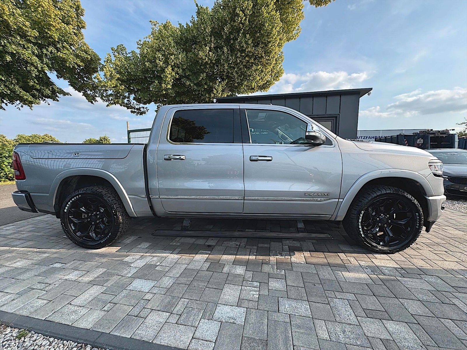 Fahrzeugabbildung Dodge RAM 5.7 V8 HEMI LIMITED 4x4 *Pano*360*Luft*ACC*