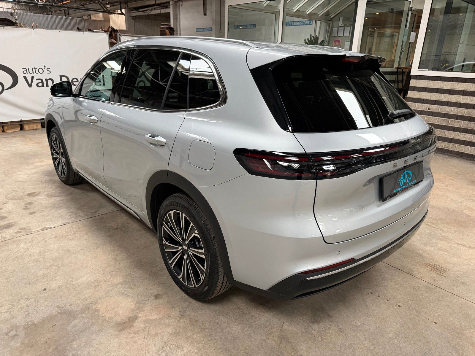 Geely Starray EM-i 1.5 PHEV EM-i Max+ 29,8 kWh Pano imagem 3