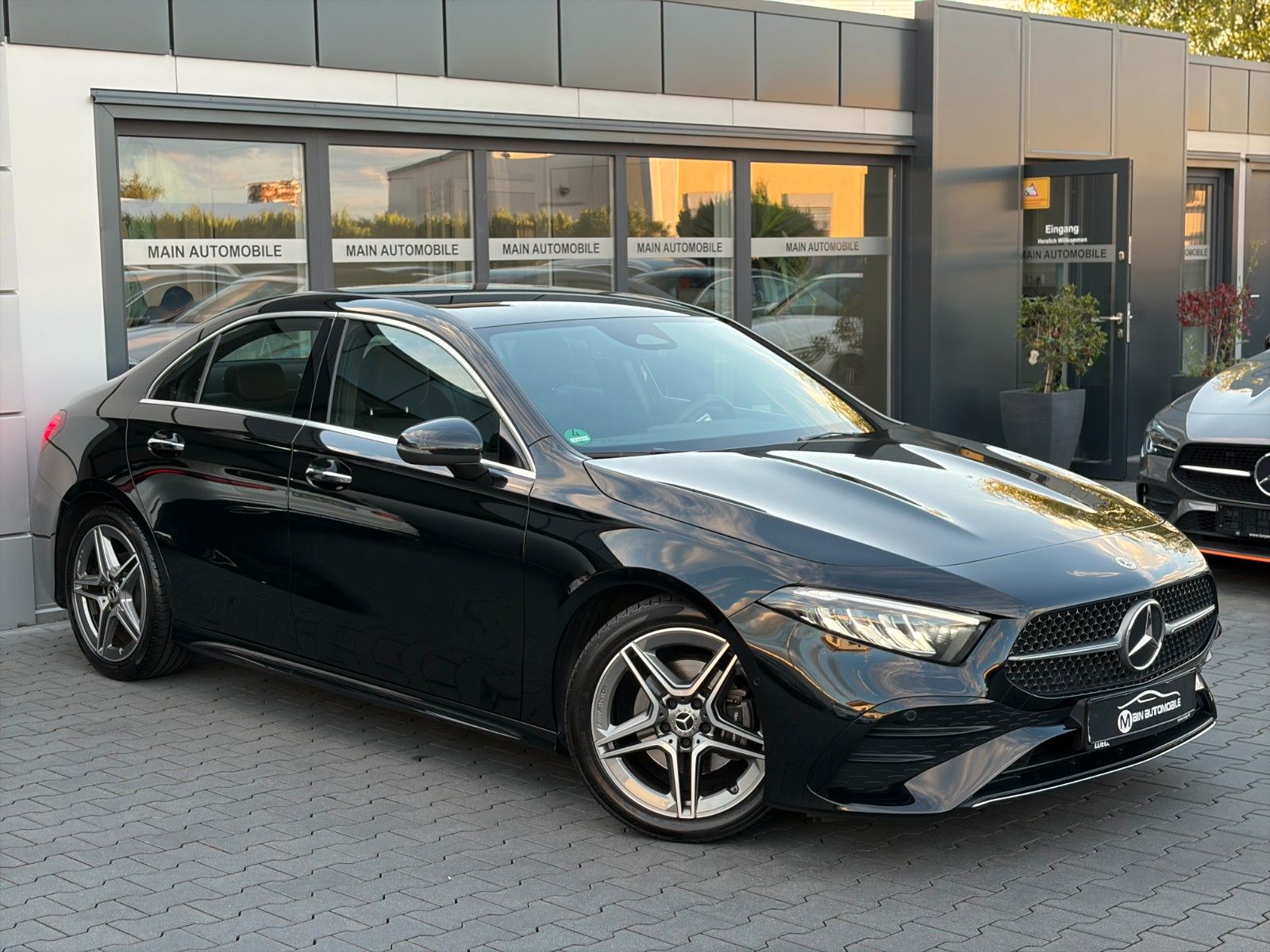 Mercedes-Benz A 180 Limo AMG-Sport 7G-DCT MBUX LED R-Kamera foto 2