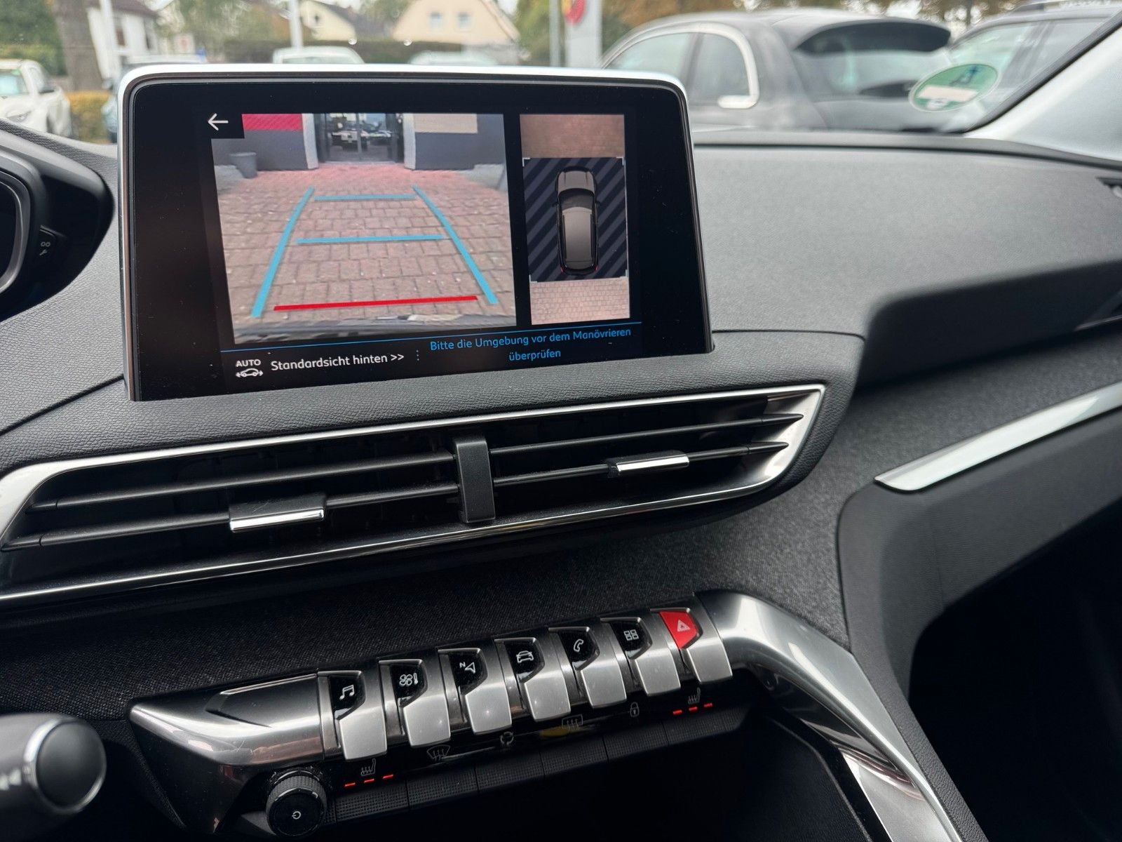 Fahrzeugabbildung Peugeot 3008 Allure 165PS Panorama Navigation Checkheft
