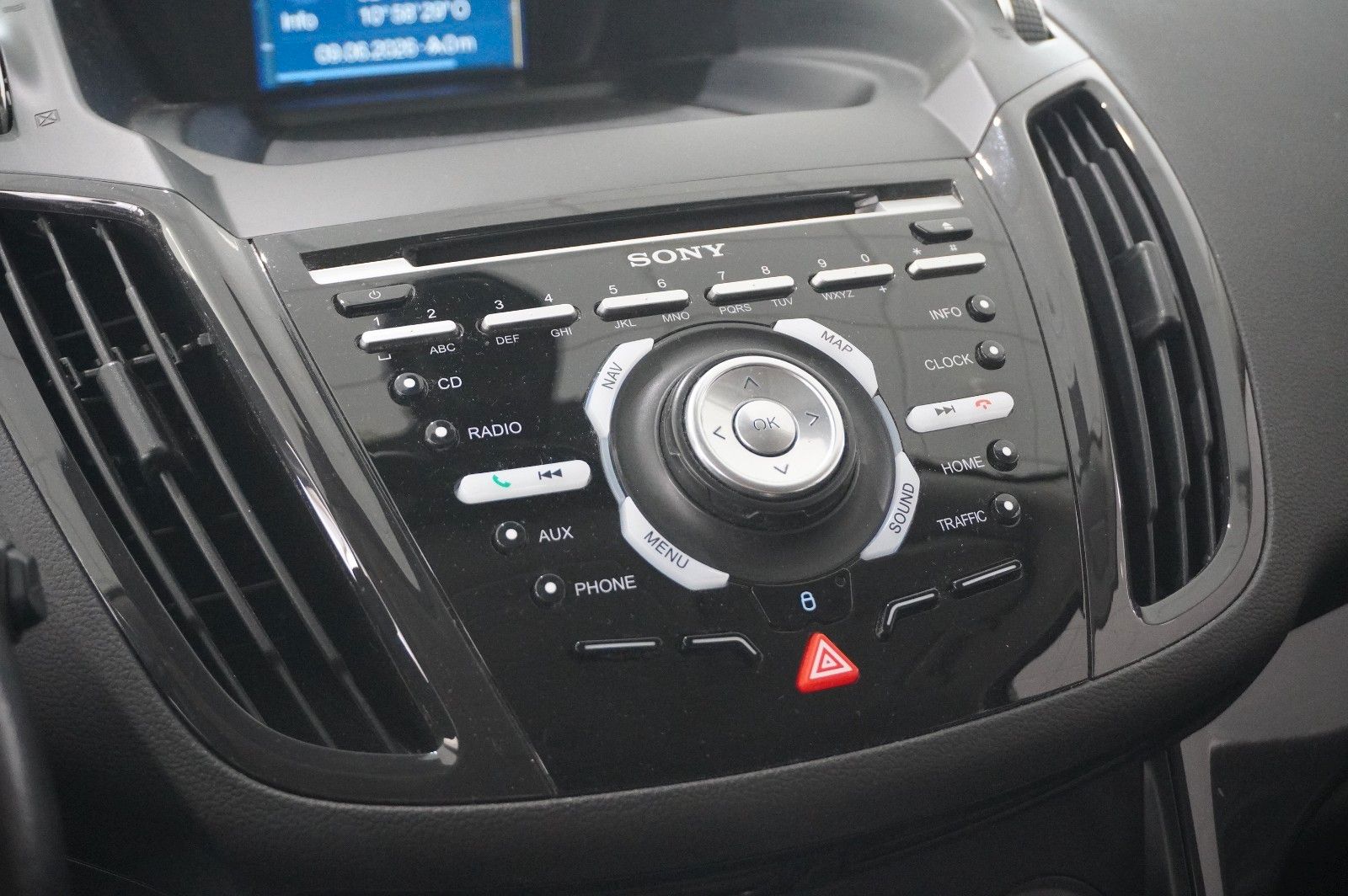 Fahrzeugabbildung Ford Kuga 2.0D INDIVIDUAL 4X4 NAVI/LED/KAMERA/SPORT